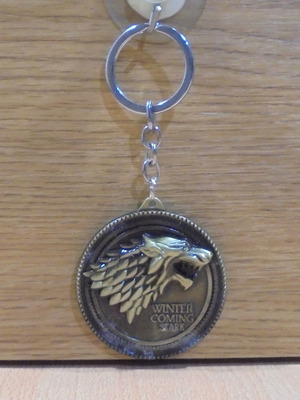 Games of Thrones διαφημιστικό μεταλλικό μπρελόκ Οίκος Stark 2012 μεταχειρισμένο