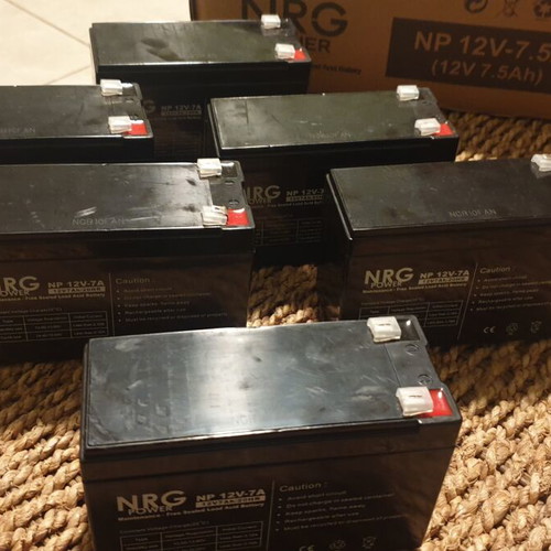 NRG Power NP 12V 7Ah batteries like new, pack of 16