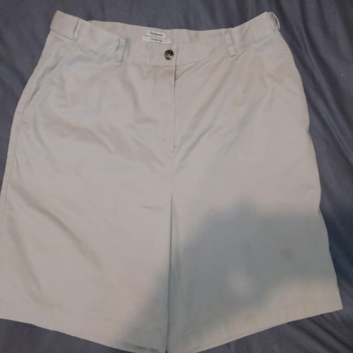 L.L.Bean ladies shorts off-white size XL like new