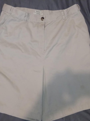 L.L.Bean ladies shorts off-white size XL like new