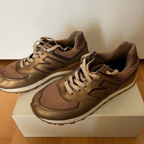 Women's athletic shoes used, size 38, iridescent brown