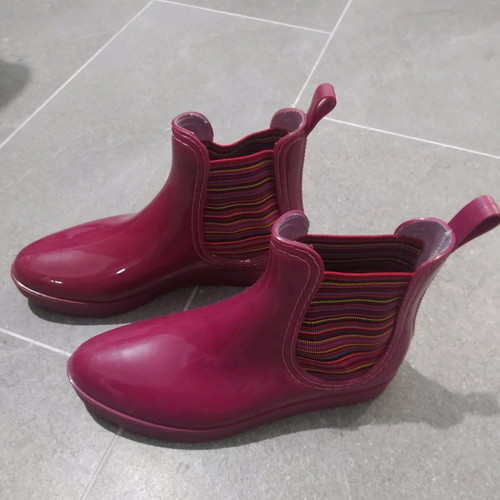 Galotses used dark fuchsia with striped detail size 38-39