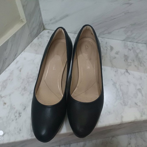 Clarks leather pumps like new, black, size 36
