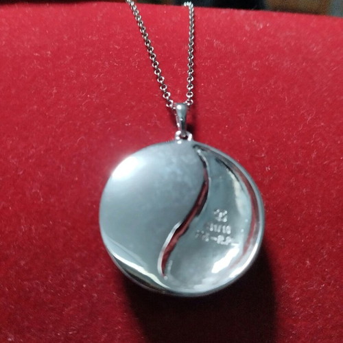 Galerie Tsangarakis pendant like new, silver with platinum