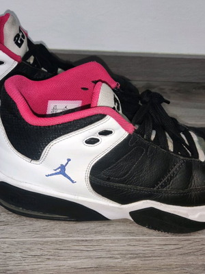 Jordan Max Aura 3 shoes used, size 42, black and white