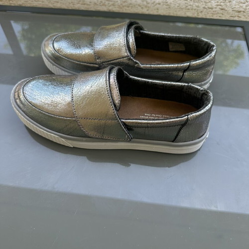 TOMS Metallic Leather Slip-On Sneakers like new, size 38, silver