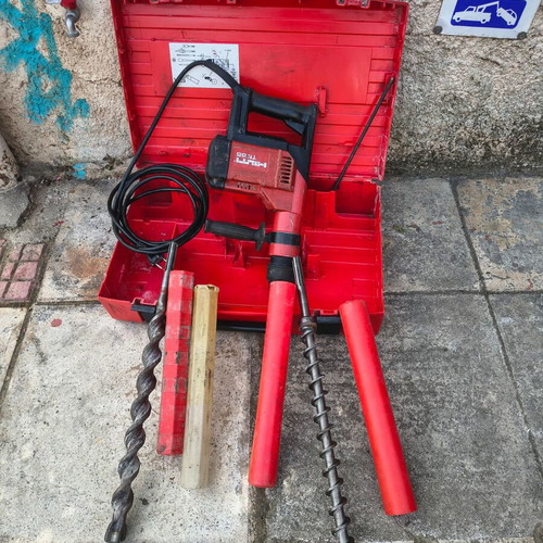 Hilti TE55 compressor used, rotary digging with two bits Φ/28