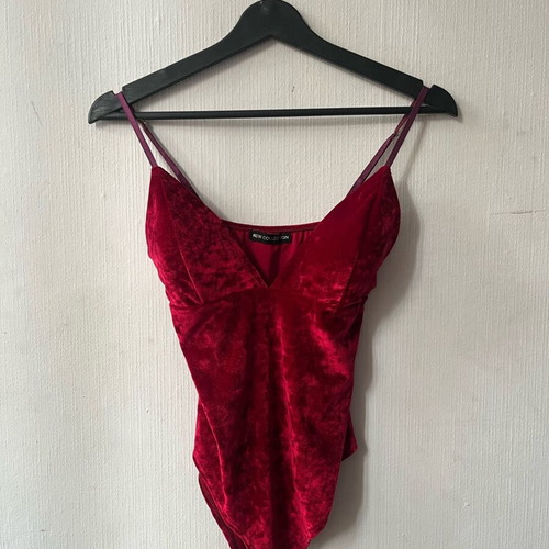 Velvet bodysuit like new, red, no s-m