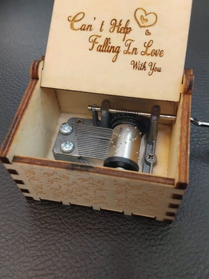 Music box themed "fall in love" new