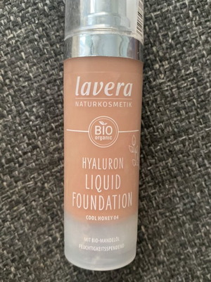 Lavera Hyaluron Liquid Foundation Cool Honey 04 like new