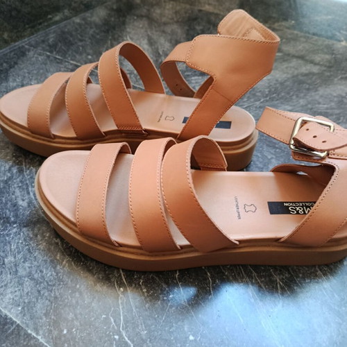 Γυναικεία δερμάτινα πέδιλα Marks & Spencer καινούργια, μέγεθος 41