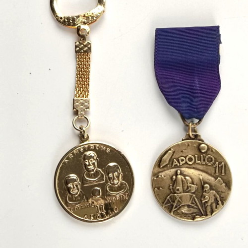 Apollo 11 collectible bronze medal and gold-plated keychain like new