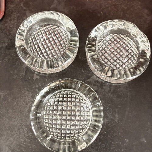 Glass ashtrays set of 3, like new, 1980s embossed base