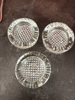 Glass ashtrays set of 3, like new, 1980s embossed base