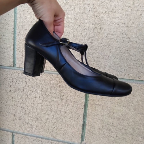 Dexim hand-made black leather pumps, like new, size 36