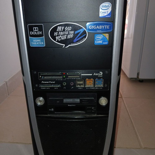 Midi tower computer case used with 2 fans, USB ports and card reader