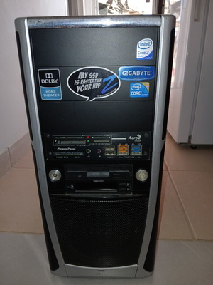 Midi tower υπολογιστή μεταχειρισμένο με 2 ανεμιστήρες, θύρες USB και card reader