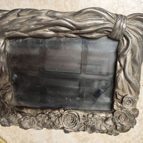 Old frame with carvings like new