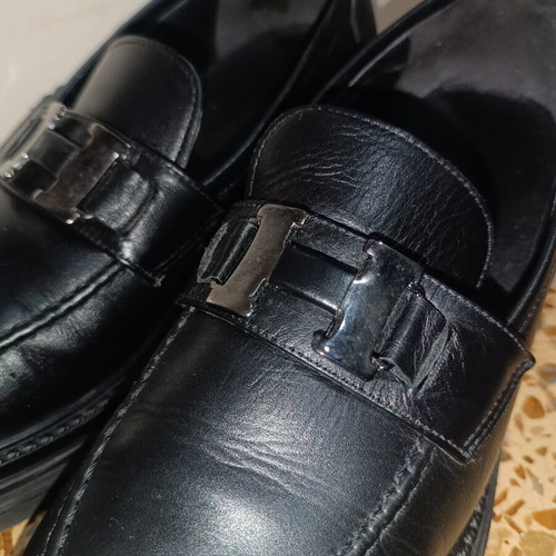 Commanchero black leather loafers like new with silver buckle
