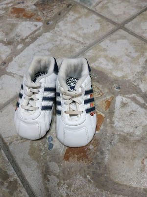Бебешки обувки Adidas No 19 употребявани