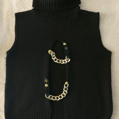 Knitted sleeveless turtleneck top with chains and back opening, black S/M