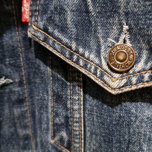 Levi's jean jacket like new, winter thick fabric