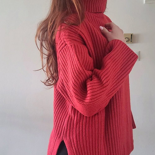 Opportunity! Thick oversized sweater in a fantastic color!! Original price 40 euros, very warm, size Sma