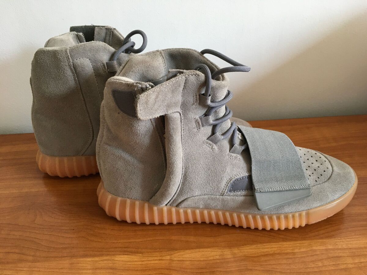 Adidas Yeezy Boost 750 употребявани… - € 200,00 - Vendora.bg