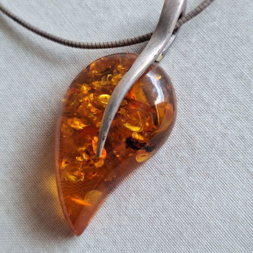 Set of 2 necklaces like new Amber Style and artistic glass