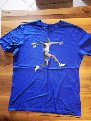 Jordan shirt Large like new, blue