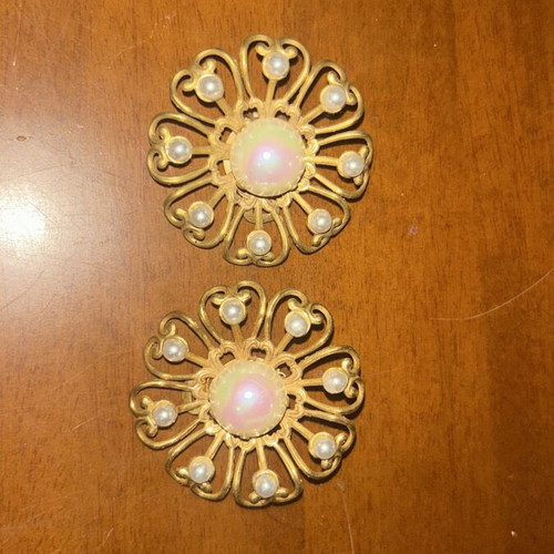 Clip earrings like new gold-colored