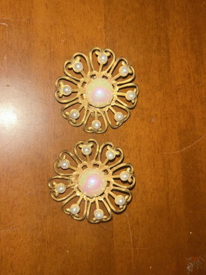 Clip earrings like new gold-colored