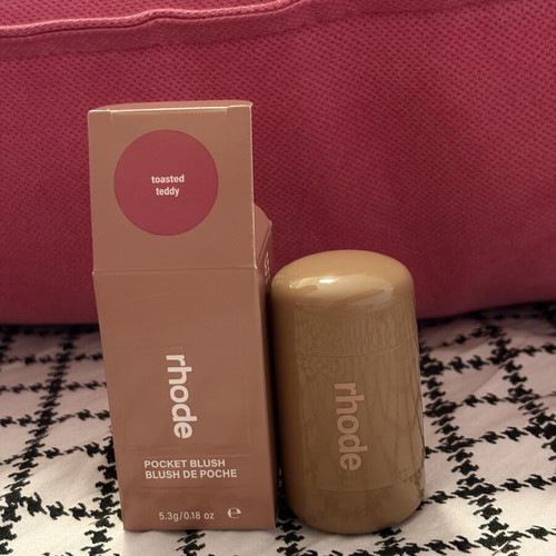 Rhode Pocket Blush Toasted Teddy new unused