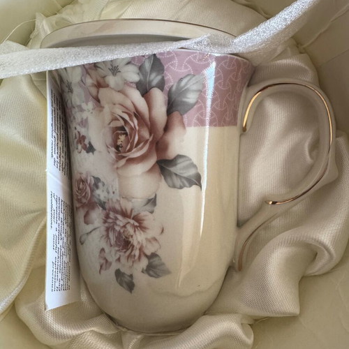 Oriana Ferelli porcelain tea cup with lid new in gift packaging