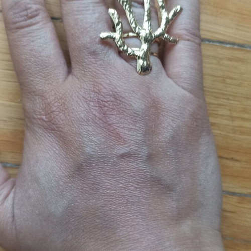 Bracelet and ring set with gold coral like new
