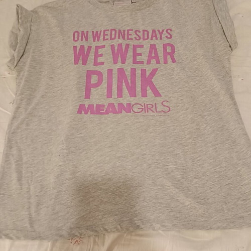 T shirt Mean Girls on Wednesday we wear pink gray, like new, size L