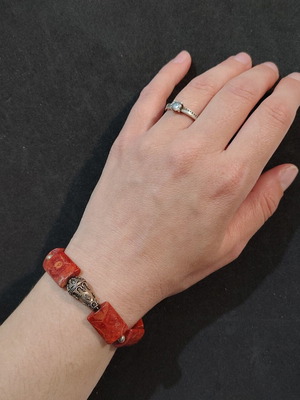 Summer bracelet new with wide orange beads and silver clasp