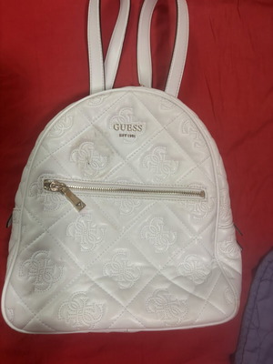 Τσάντα πλάτης Guess μεταχειρισμένη, άσπρη