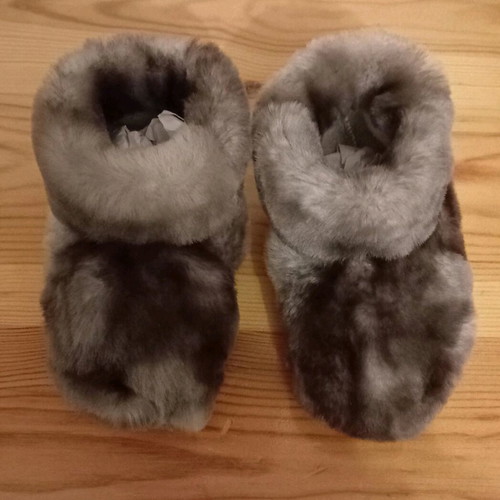 Baby fur slippers size 17-18 like new