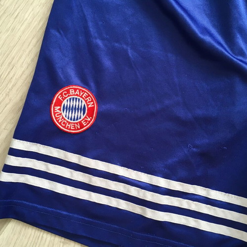 Adidas Bayern Munich 1990s Vintage Football Shorts used, shiny retro size 48