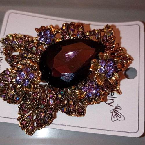 Brooch medallion Violet Rouge new with multicolor crystals