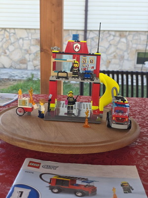 LEGO City Fire Station and Fire Truck set used, 153 pieces