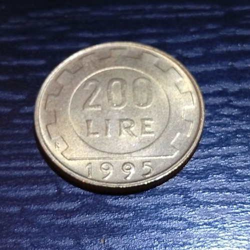 Italian 200 Lire 1995 like new
