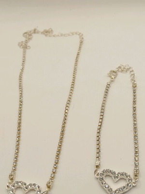 Women's set necklace with shiny heart bracelet