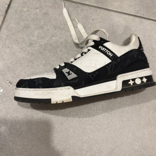 Louis Vuitton LV Trainer sneaker used, size 39, black and white