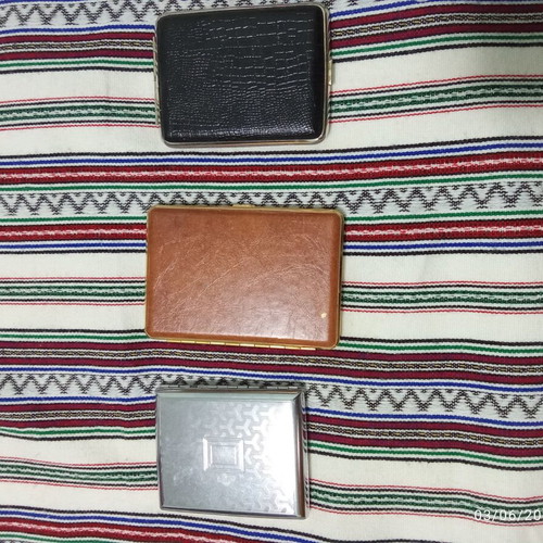 Tobaccopouches like new, 1 metal and 2 leather