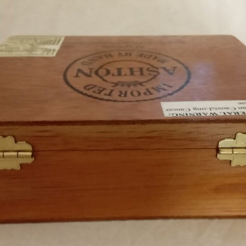 Ashton Magnum cigar box used, wooden
