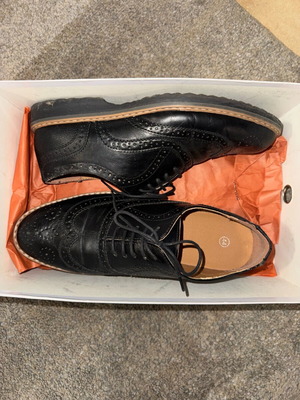 Men's black leather brogue shoes like new, size 44