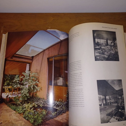 Collectible book The House Beautiful Book of Gardens and Outdoor Living like new
