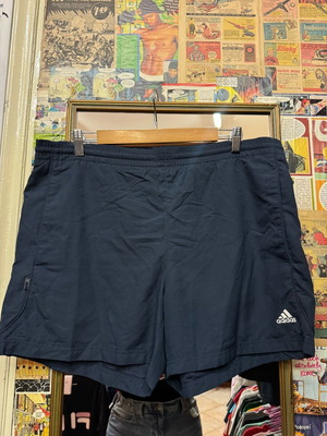 Adidas shorts like new, short with pockets